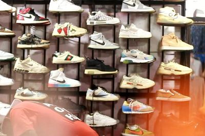 Gokil! Di Pasar Ini, Sepatu Nike Air Jordan Seharga Rp65 Juta Cuma Dijual Rp700 Ribu