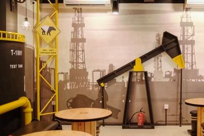 Gokil! Tekotara Kafe Unik di Pekanbaru, Ada Kilang Minyak di Dalamnya