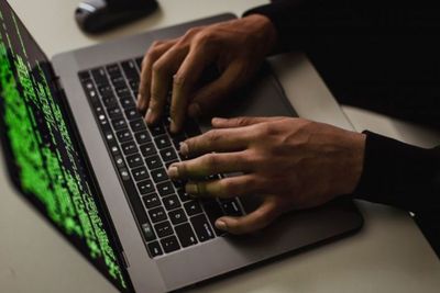 Spyware Italia Tembus Perangkat Android dan iPhone