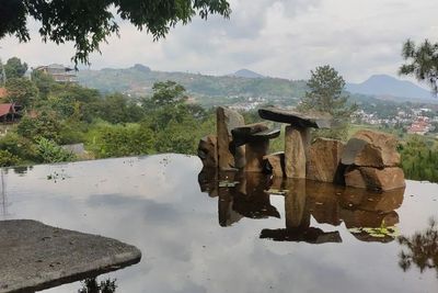 Cuma di Sini Kamu Gak Bakal Bosen Ngelihat Batu, Malah Nemu Inspirasi, Cocok Buat Healing!