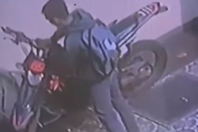 Pencurian Motor Trail di Kos-kosan Jakarta Barat Terekam CCTV, Polisi Turun Tangan