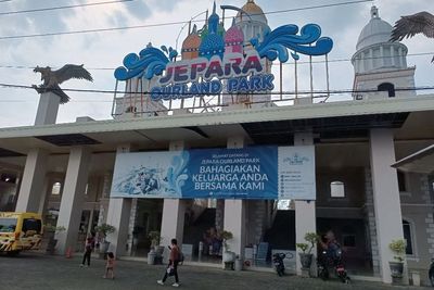 Ini Waterpark Terbesar di Jawa Tengah, Vibe-nya Eropa Banget!