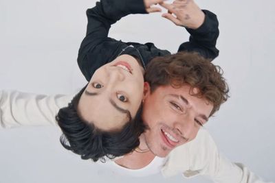 Left and Right Charlie Puth feat Jungkook BTS Puncaki Tangga Lagu 96 Negara di Dunia