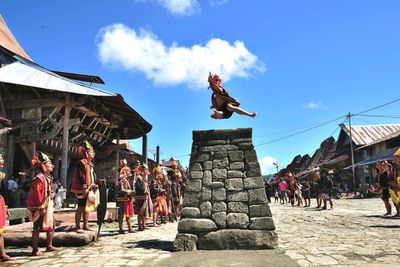 Fakta Lompat Batu Nias, Benarkah Jadi Tradisi untuk Pembuktian Kejantanan?