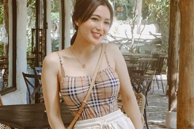 Wika Salim Pakai Hot Pants Putih Pamer Senyum Semringah, Anak Gadis dari Mana Ini