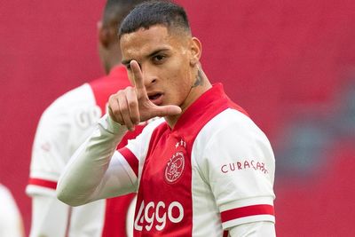 Antony Absen Pramusim Ajax, Sinyal Gabung Manchester United?