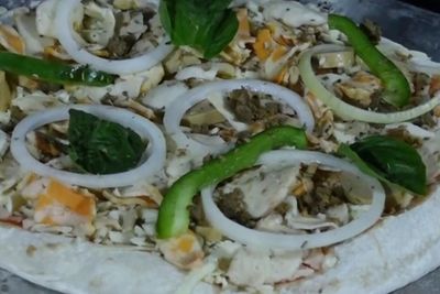 Tunqu Nangkring, Pizza Emperan yang Rasanya Enggak Kalah dengan Merek Ternama