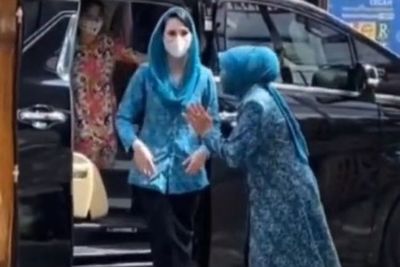 Gaya Berhijab Arumi Bachsin saat Tolak Bersalaman Jadi Gunjingan: Konsepnya Gimana?