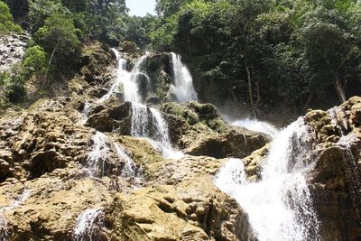 Rela Menantang Maut Demi Menuju Air Terjun Tertinggi di Pulau Sumba!