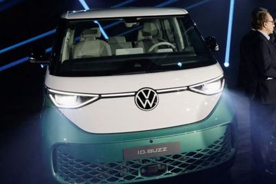 VW Tunda Produksi ID.Buzz karena Pasokan Baterai yang Jelek