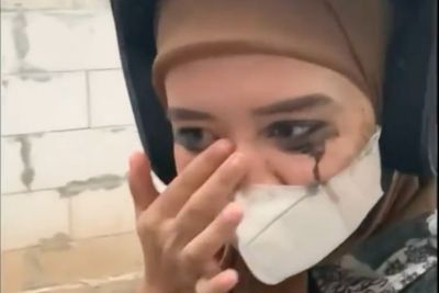 Viral! Cewek Berhijab Ini Maskaranya Luntur Parah Kayak Kesemprot Tinta Cumi, Endingnya...