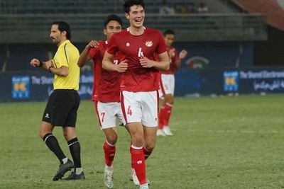 Elkan Baggott Pamer Foto Liburan Bareng Kekasih, Netizen Cemburu!