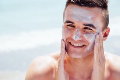 3 Jenis Sunscreen Ini Perlu Kamu Ketahui, Pilih Sesuai Tipe Kulit!