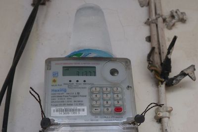 Meletakkan Air Mineral Gelas di Atas Meteran Bisa Menghemat Listrik? Ini Fakta Sebenarnya!