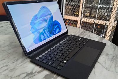 ASUS Vivobook 13 Slate OLED (T3300), Laptop Plus Tablet Kekinian dengan Layar ASUS OLED
