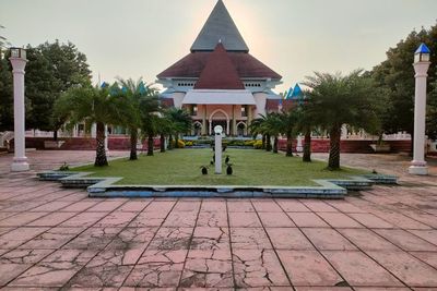 Keindahannya Pernah Diakui Dunia, Masjid Senilai 200 Miliar Ini Kini Kurang Terawat
