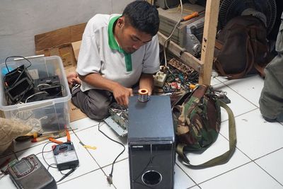 Buktikan Difabel Bisa Kerja, Komunitas Ini Cuan Besar dari Bisnis Patungan !
