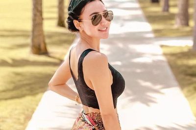 Heboh! Gaya Wika Salim Pakai Dress Nyeker di Pantai Dipuji bak Gadis
