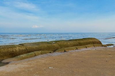 Pantai The Legend, Pemandangannya Sekeren Namanya! Punya Sunset yang Indah Banget