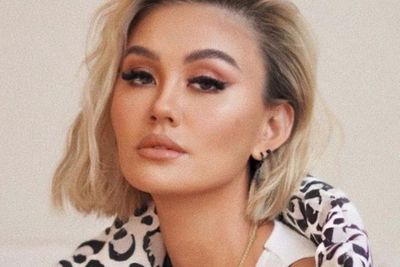 5 Gaya Nyeleneh Agnez Mo, Nyentrik Makin Unik!