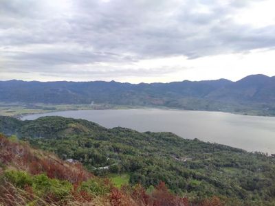 Sssstt...Kamu Bisa Menikmati Danau Singkarak dari Tempat Tersembunyi di Ketinggian