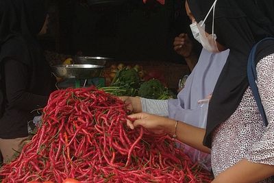 Cabai Merah Tembus Rp120 Ribu Per Kg, Warga: Ngalahin Harga Daging Sapi!