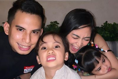Momen Kocak Xabiru Malu-malu Minta Adik Lagi ke Okin: Belinya di Perut Buna