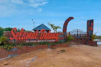 Unik! Madura Punya Desa Wisata Garam, Bisa Susur Sungai Sambil Belajar