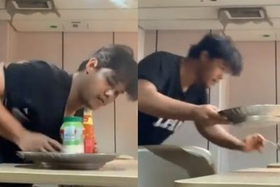 Nyesek! Penampakan Pelaut Makan di Dalam Kapal yang Dihantam Ombak, Goyang hingga Terjatuh