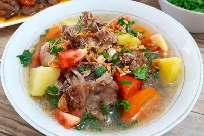 Resep Sop Iga Sapi Spesial: Dagingnya Empuk, Kuah Gurihnya Nendang!