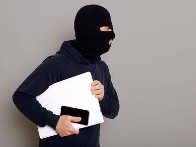 Korban Tidur Pulas di Teras, Hp Digasak Maling
