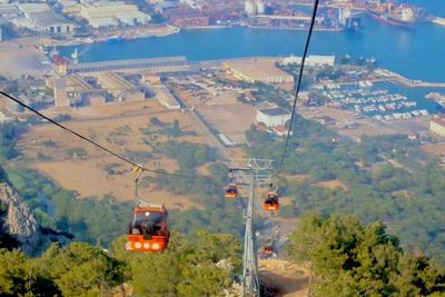 Wow! Naik Ini Cukup 9 Menit Perjalanan dari Tepi Laut ke Puncak Bukit!