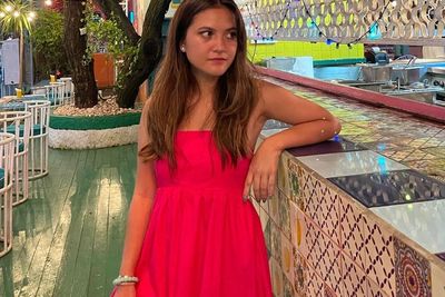 Marsha Aruan Pakai Dress Pink Joget TikTok di Bali, Netizen Salfok: Hati-hati Melorot