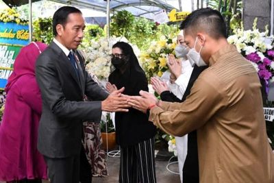 Tiba di Indonesia, Jokowi Langsung Melayat ke Rumah Tjahjo Kumolo, Begini Suasananya
