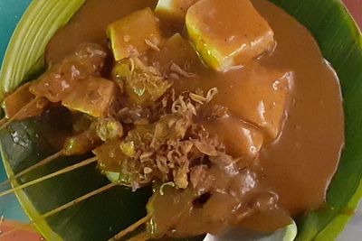 Lezatnya Sate Padang Ajo Ramon, Kuliner Legendaris di Jakarta Punya 8 Cabang!