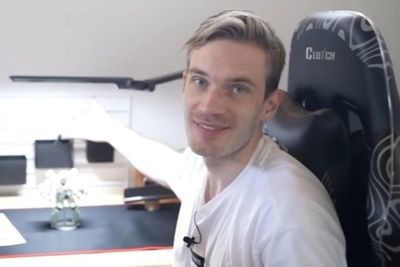 PewDiePie Pamer Setup Gaming 7 Triliun Serba Hitamnya di Jepang, Seperti Apa?