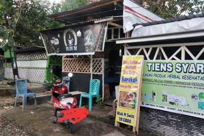 Bikin Shock! Enggak Niat Cari Untung, Warung Kecil Ini Jual Nasi Kuning Seporsi Rp3 Ribu