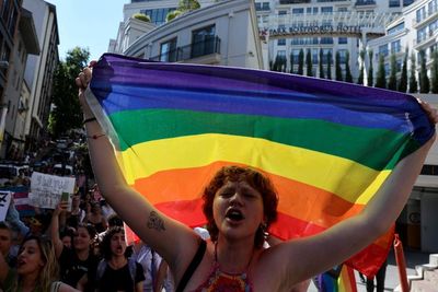 Benarkah Pelaku LGBT akan Kesulitan dan Alami Depresi di Hari Tua Nanti?