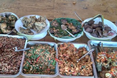 Brutal! Warung Ini Jual 100 Jenis Lauk Setiap Hari, Harganya Cuma Rp5 Ribuan