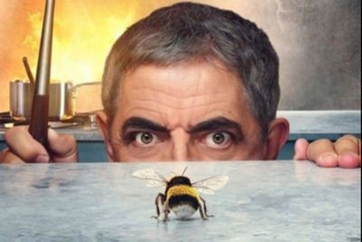 Review Man vs Bee : Saat Rowan Atkinson Lawan Lebah, Ada Hubungannya dengan Mr Bean?