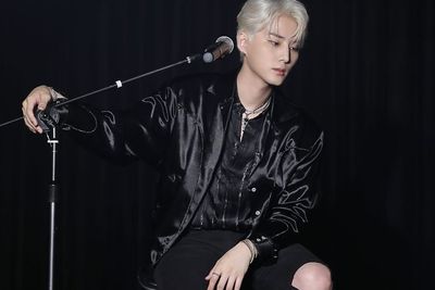 Young K Day6 Rilis Cover Striped dari Oasis Don t Look Back In Anger