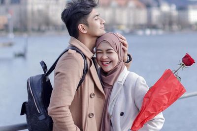 Bela Teuku Ryan Peluk Cewek Lain, Video Lawas Ria Ricis Larang Suami Pegang-pegangan Viral