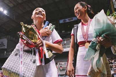 Bukan Dior atau Chanel, Ternyata Ini Tas yang Ditenteng Hesti Purwadinata ke Lapangan