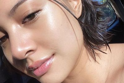 Aurelie Moeremans Selfie Pamer Rambut Bondol Gemas Bermandikan Sinar Matahari