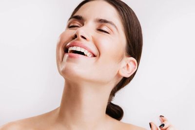 Bikin Wajah Glowing, Ini 3 Rekomendasi Krim Pemutih Wajah Terbaik