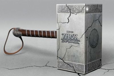 Xbox Kolaborasi dengan Thor: Love and Thunder, Hadirkan Konsol Menyerupai Palu Mjolnir