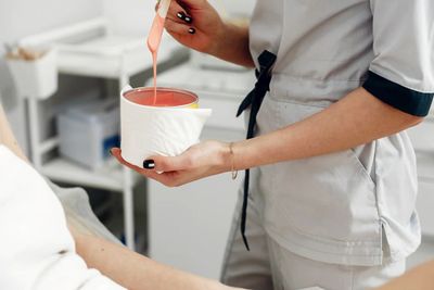 Mengenal Brazilian Waxing, Cara Bersihkan Rambut Kemaluan Paling Efektif