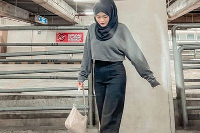 4 Ide Padu Padan Crop Top untuk Hijabers ala Selebgram, Simak!