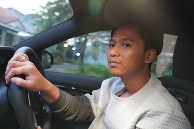 Doni Salmanan Pakai Batik Naik Pajero ke Kejati Jabar: Ini Tahanan atau Kampanye?