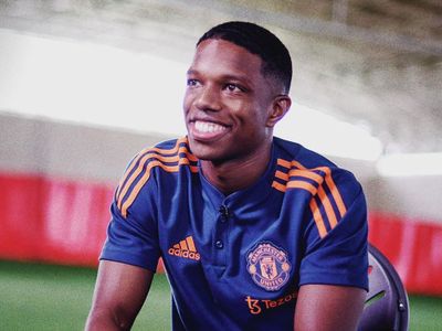 Setelah Menghilang Tanpa Kejelasan, Bek Kiri Manchester United Tyrell Malacia Kembali Muncul Latihan